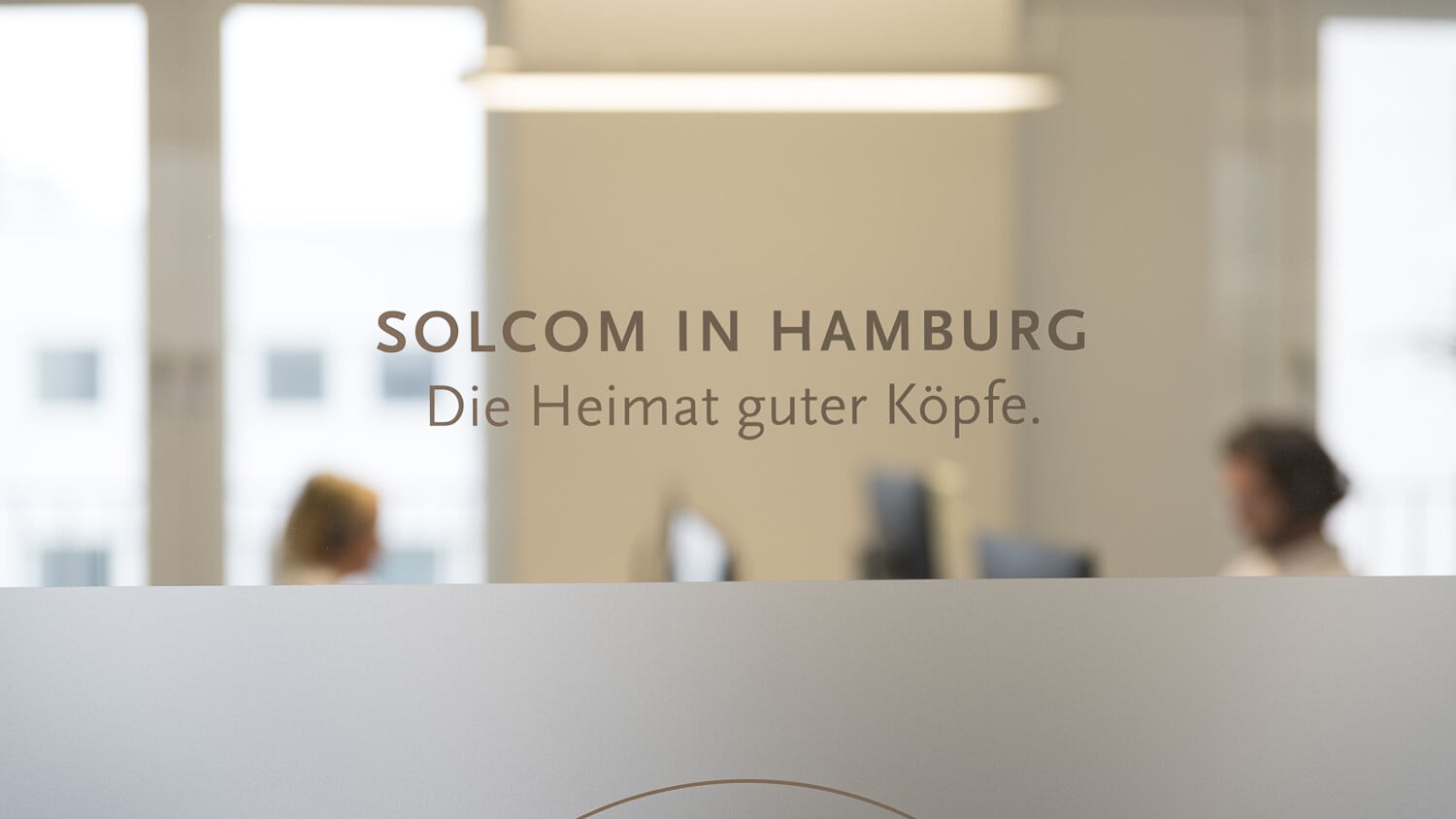 Fenster mit einer Aufschrift